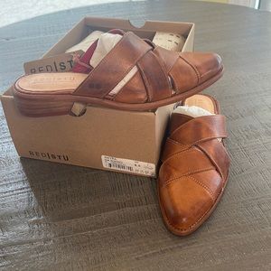 BedStu Mayra Pecan Rustic leather mules